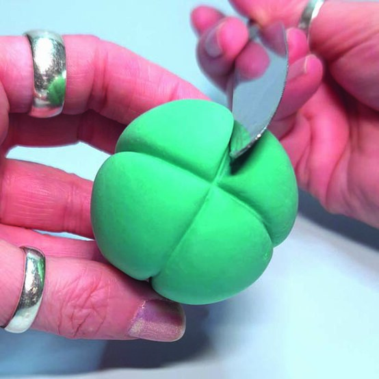 ideas%5Fclay%2Dcharacter%2Dprojects%2Dfor%2Dkids%5Fcactus%5Fstep%2D3c.jpg?sw=554&q=85