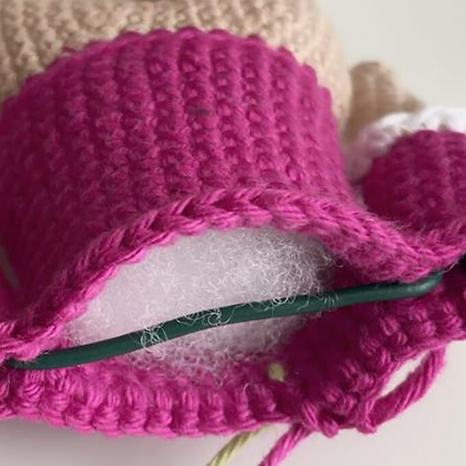 idea_how-to-crochet-amigurumi-mrs-claus_body11.jpg?sw=680&q=85
