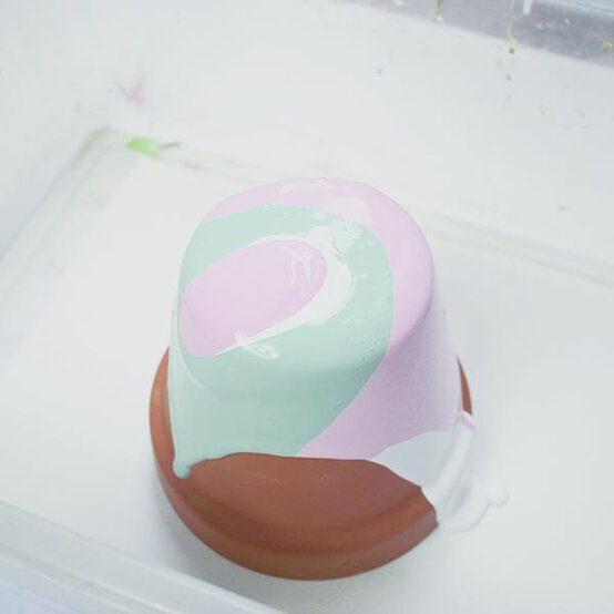 poured-paint-pots-step2.jpg?sw=554&q=85