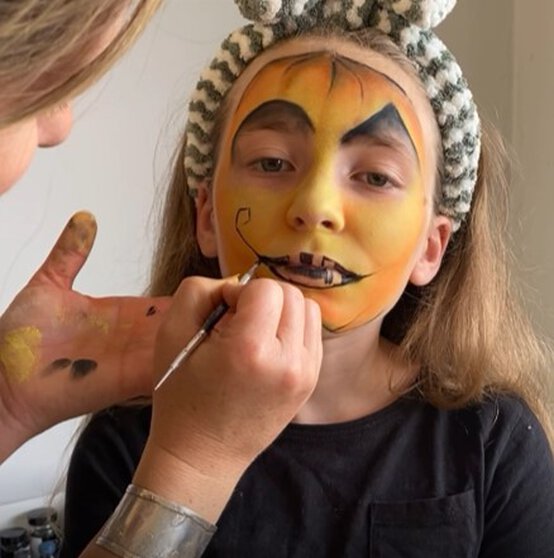 halloweenpumpkin_step6.jpg?sw=554&q=85