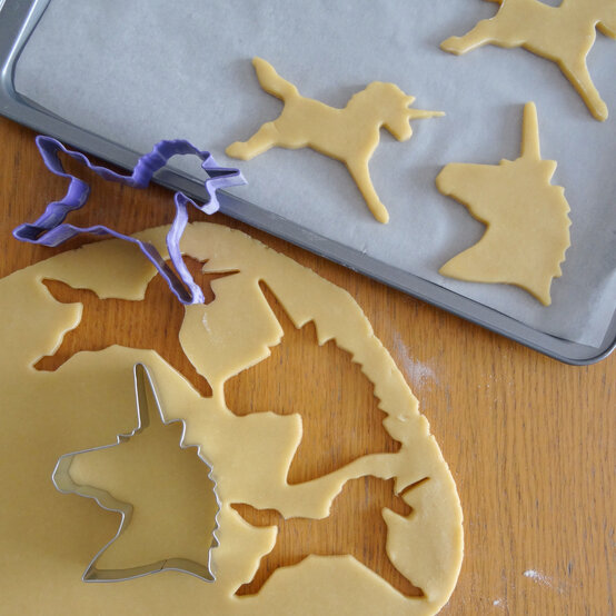 unicorn-biscuits_step1.jpg?sw=554&q=85