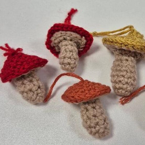 ideas%5Fhow%2Dto%2Dcrochet%2Dan%2Dautumn%2Ddoor%2Dcurtain%5Fmushroom.jpg?sw=554&q=85