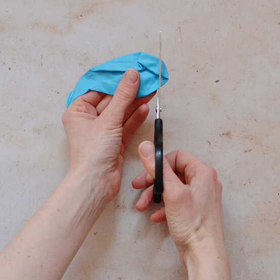 new-years-eve-kids-crafts16.jpg?sw=554&q=85