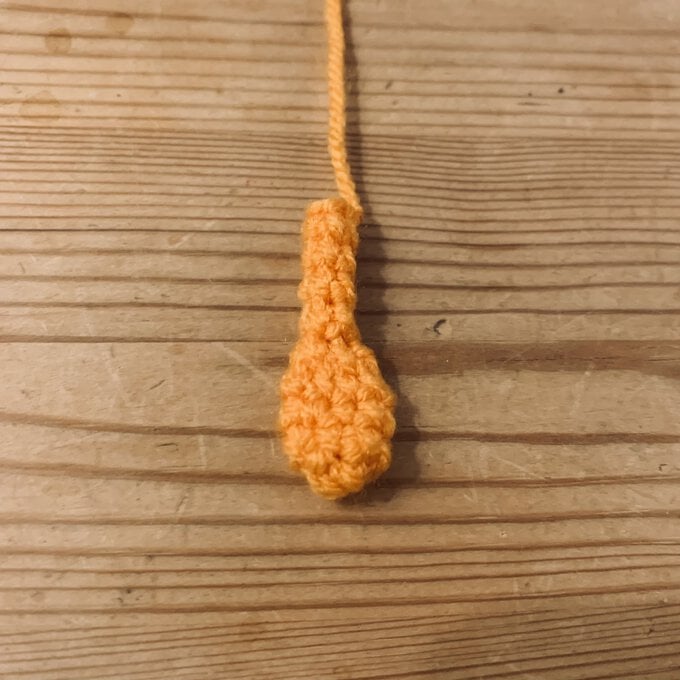 how-to-crochet-a-highland-cow_tail.jpg?sw=680&q=85