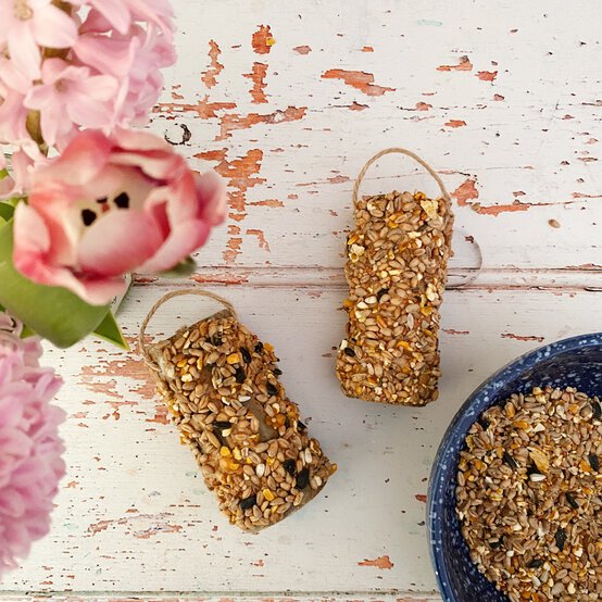 how_to_make_a_bird_feeder_final-shot.jpg?sw=554&q=85