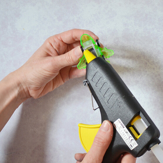 planes_bonnet_plane_step_4.jpg.jpg?sw=554&q=85