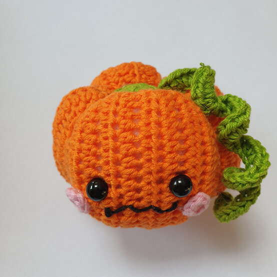 how-to-crochet-a-Halloween-garland_pumpkin.jpg?sw=554&q=85