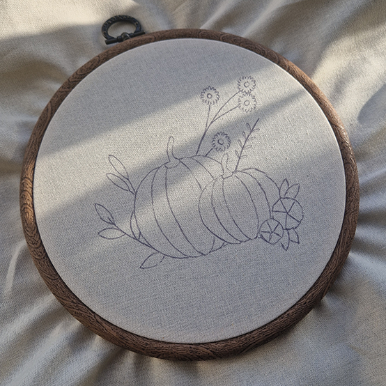 idea%5Fautumn%2Dembroidery%2Dprojects%2Dto%2Dtry%2Dhoop%5Fstep1.png?sw=554&q=85