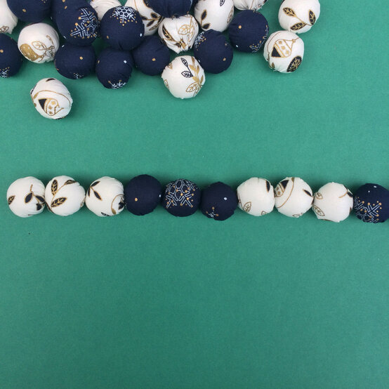 fabric-scrap-garland_step10-2.jpg?sw=554&q=85