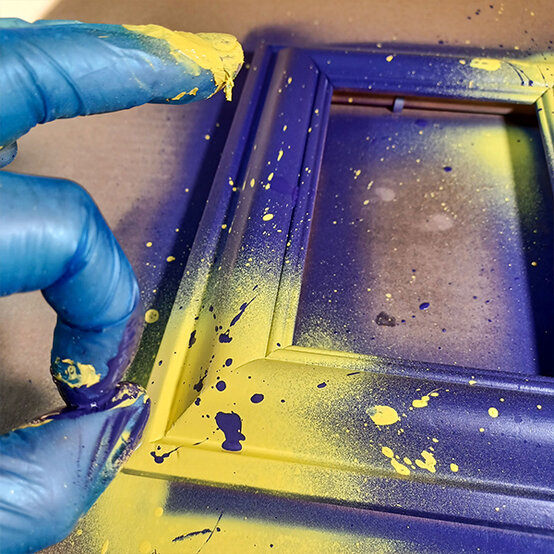 Frame%20Spray%20Paint_%20Step8b.jpg?sw=554&q=85