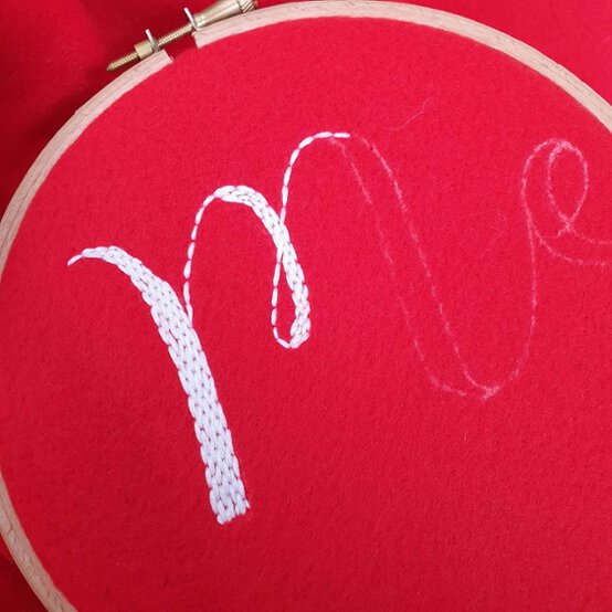 Idea_how-to-make-a-personalised-tree-skirt_step2c.jpg?sw=554&q=85