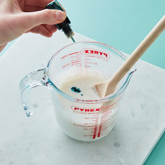 600x600_GSI_Soap_Making_Step_4.jpg?sw=554&q=85