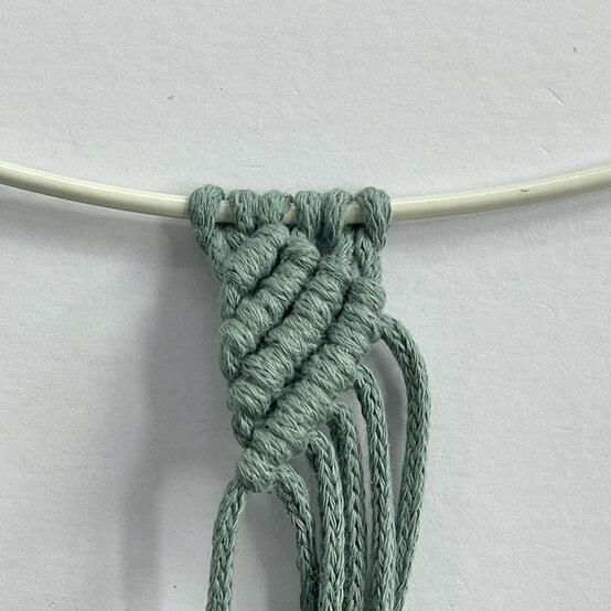 How%2Dto%2DMake%2Da%2DMacrame%2DFrame%5Fmoon%2Dstep5.jpg?sw=554&q=85