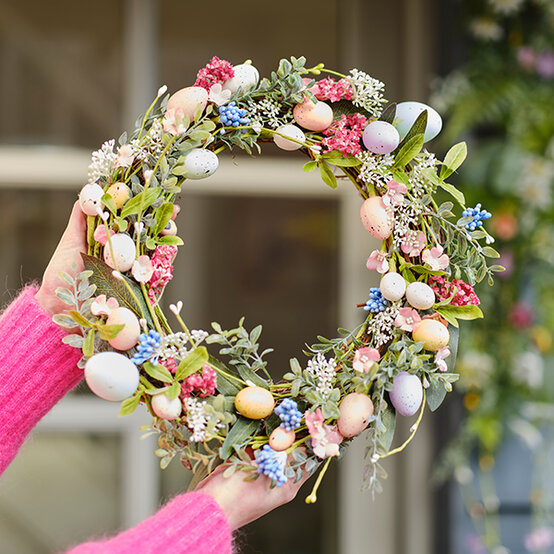finished-spring-wreath.jpg?sw=554&q=85