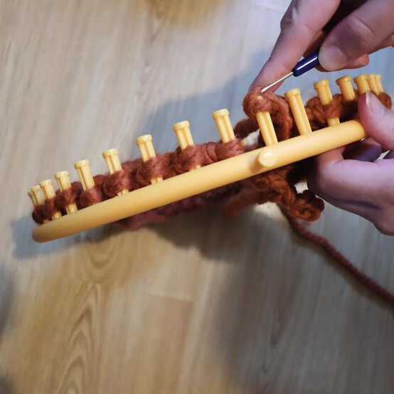 how_to_loom_knit_a_twisted_ear_warmer_step_8d.jpg?sw=554&q=85