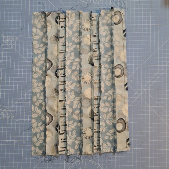 Idea_how-to-sew-a-patchwork-bag_step3.jpg?sw=554&q=85