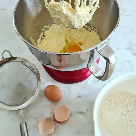 idea%5Fpastel%2Deaster%2Dcupcakes%5Fstep1b.jpg?sw=554&q=85