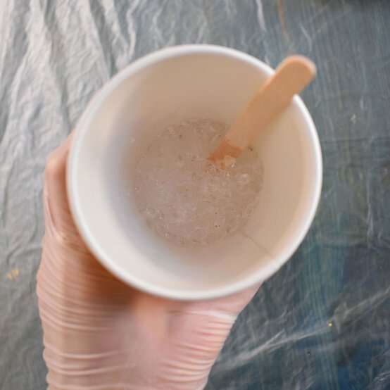 resin-cutting-board-step-3_2.jpg?sw=554&q=85