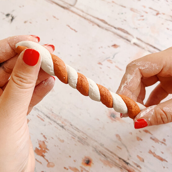 idea_clay-tree-decorations-candy_step3.jpg?sw=554&q=85