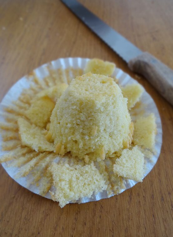 hat-4.jpg?sw=554&q=85