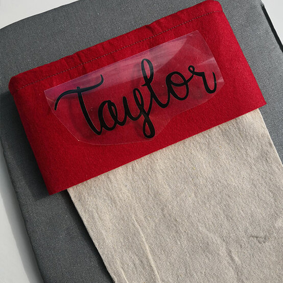cricut-christmas-stocking-step-22.jpg?sw=554&q=85