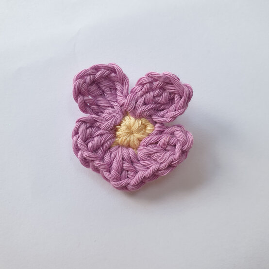 how_to_crochet_a_spring_wreath_easter-natalie-9.jpg?sw=554&q=85