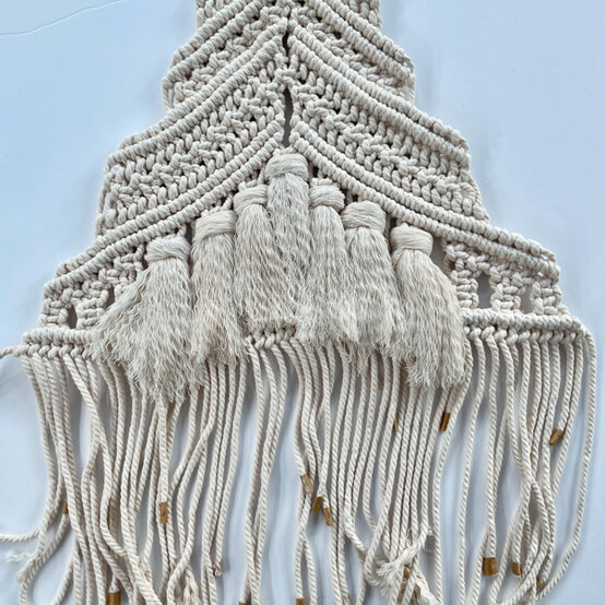 idea%5Fmacrame%2Dchristmas%2Dtrees%5Fstep37.jpg?sw=554&q=85