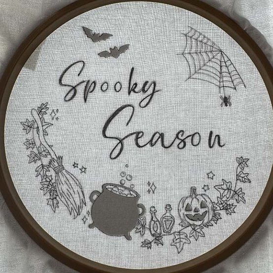 ideas%5Fhalloween%2Dembroidery%2Dhoop%5Fset%2Dup%2D3.jpg?sw=554&q=85