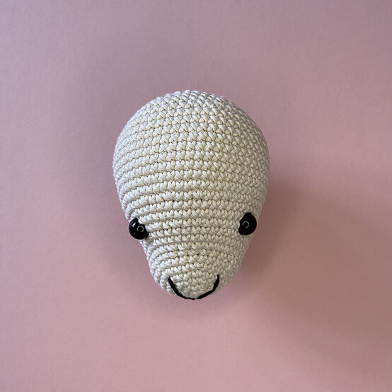 Idea_how-to-crochet-an-amigurumi-rabbit_Head%20Top.jpg?sw=554&q=85
