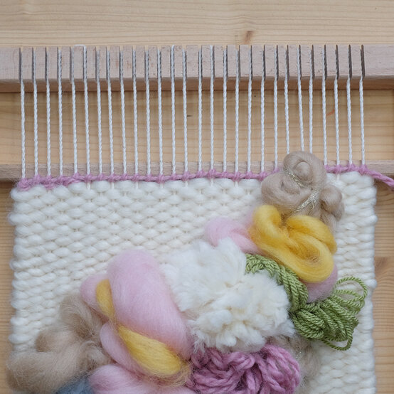 how_to_make_-a_floral_weave_44.jpg?sw=554&q=85