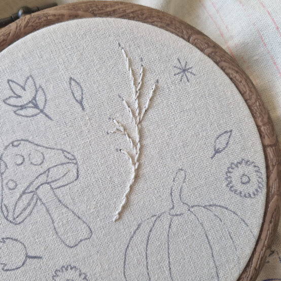 idea%5Fautumn%2Dembroidery%2Dprojects%2Dto%2Dtry%2Dnapkin%5Fstep%2D36.jpg?sw=554&q=85