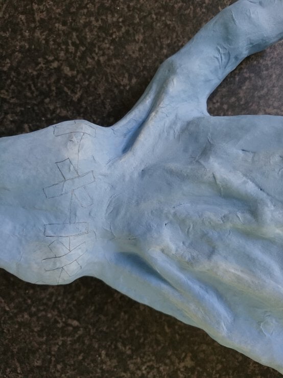 hand-3.jpg?sw=554&q=85