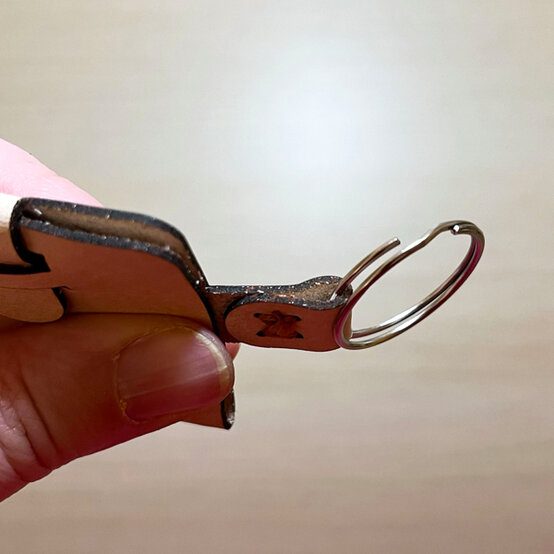 idea_glowforge-how-to-make-personalised-keyrings-photo_step11.jpg?sw=554&q=85