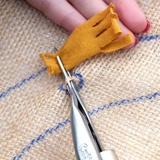 how_to_make_rag_rug_wreath_6.jpg?sw=554&q=85