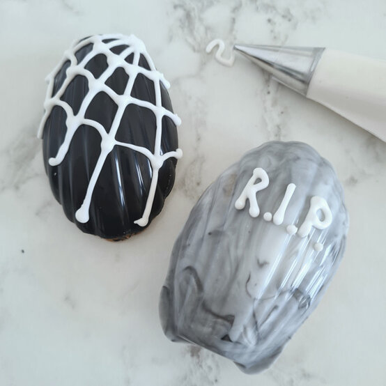 idea%5Fhalloween%2Dmadeleine%2Dmonsters%5Fstep1%2D08.jpg?sw=554&q=85