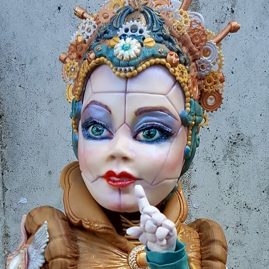 artisan-jacqui-kelly-steampunk-princess-cake.jpg?sw=554&q=85