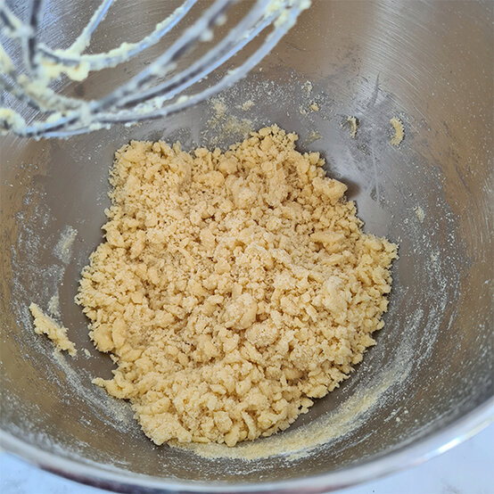 how-to-make-kilt-shortbread-biscuits_step-1.jpg?sw=554&q=85