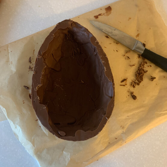 idea_how-to-make-a-chocolate-egg-cheesecake_step6b.jpg?sw=554&q=85