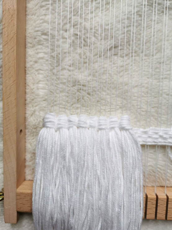 christmassceneweaving_step-6_2.jpg?sw=554&q=85