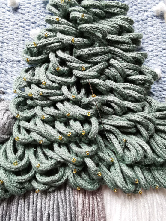 christmassceneweaving_step-22.jpg?sw=554&q=85