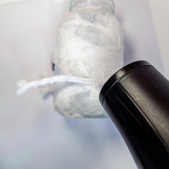 idea_halloween-glass-lanterns-mummy_step6b.jpg?sw=554&q=85