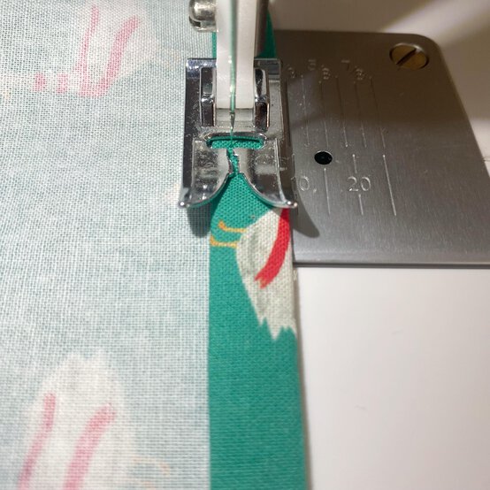 how-to-make-fabric-crackers_step7_3.jpg?sw=554&q=85