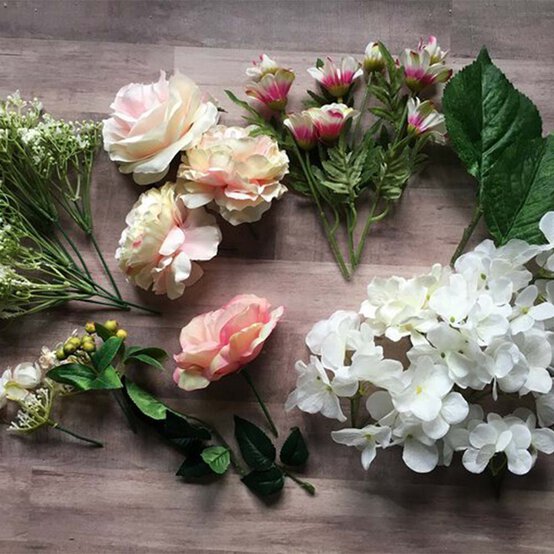 Idea_how-to-make-a-pink-floral-spring-wreath_step3.jpg?sw=554&q=85