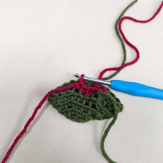 ideas%5Fstash%2Dbusting%2Dchristmas%2Dtable%2Ddecor%5Fstocking%2Dcutlery%2Dholders%5Fstep%2D1c.jpg?sw=554&q=85