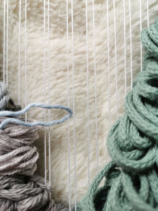 christmassceneweaving_step-18_1.jpg?sw=554&q=85