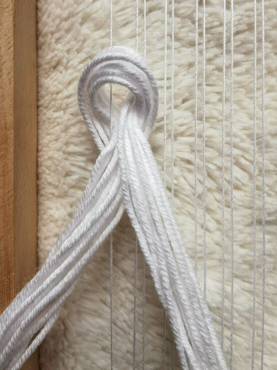 christmassceneweaving_step-6_1.jpg?sw=554&q=85