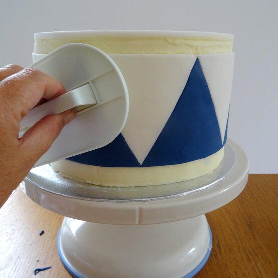 nutcracker-cake_step12_2.jpg?sw=554&q=85