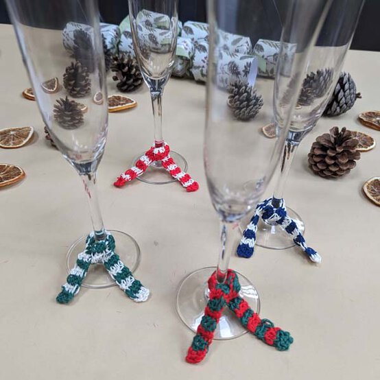 ideas%5Fstash%2Dbusting%2Dchristmas%2Dtable%2Ddecor%5Fdrink%2Dmarkers%5Fd.jpg?sw=554&q=85