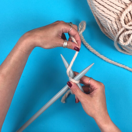 600x600_Cast-On_Step3.jpg?sw=554&q=85