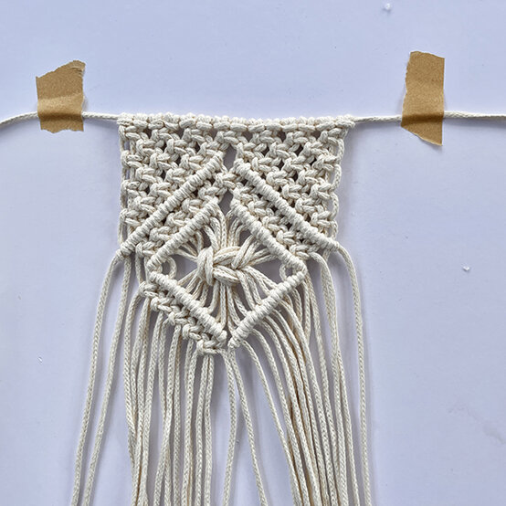 Idea_How-to-Make-a-Wedding-Macrame-Bouquet-Wrap_Step19.JPG?sw=554&q=85
